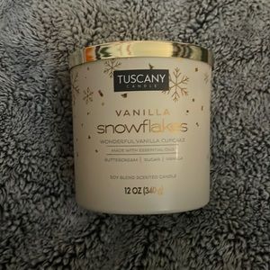 Tuscany Vanilla Snowflakes Candle